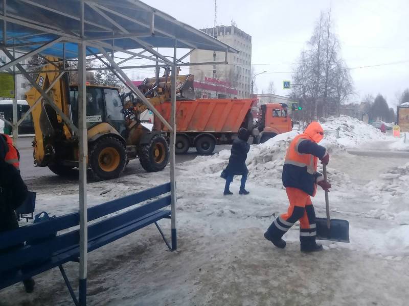 Сорокин Мезенское дорожное управление. Уборка дорожной сети. Уборка улиц в Архангельске. Пешеходная дорога зима.